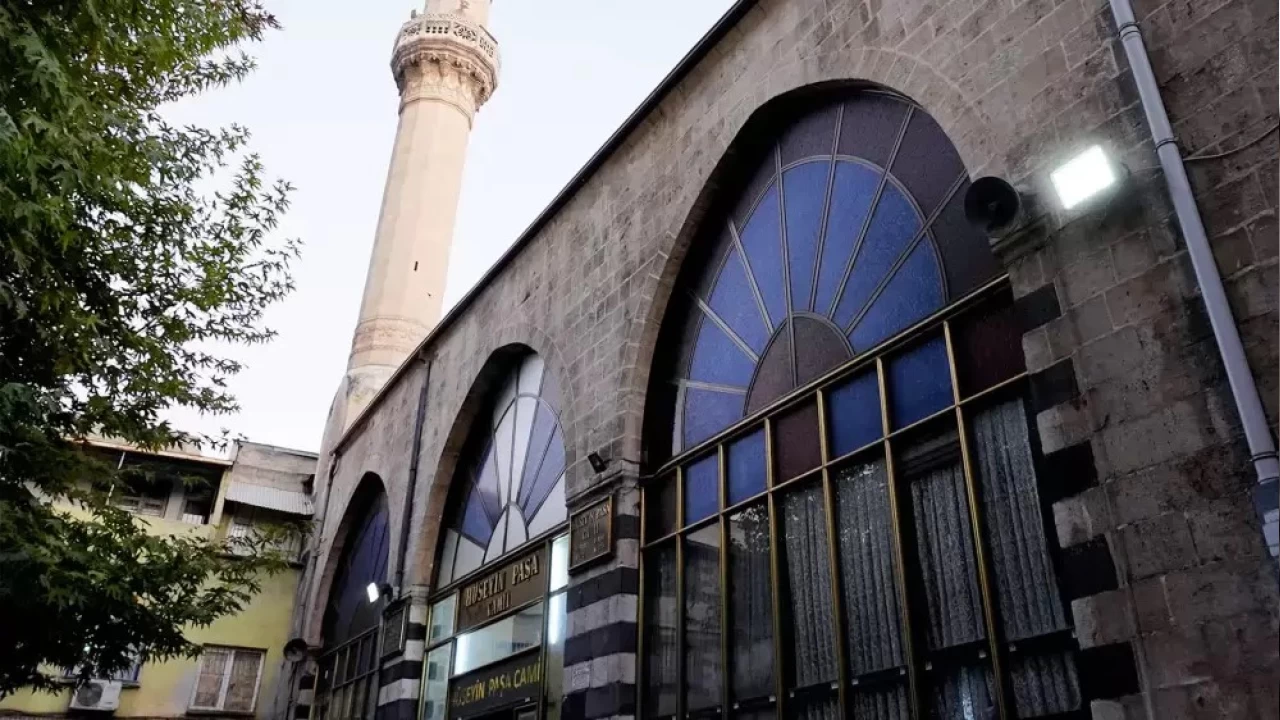 ehrin tarihi ve mimari miras: Hseyin Paa Camii