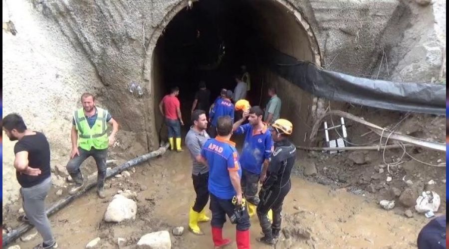 Sel sularına kapılan işçi aranıyor