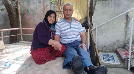 Sevgi vefa sadakat: 37 yldr yatalak eine bakyor