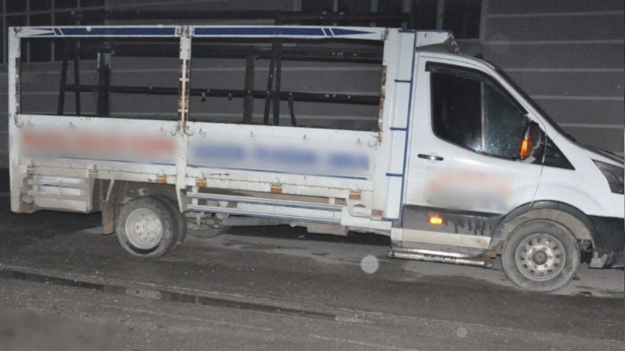 Seyir halindeki kamyonetten düşen çocuk hayatını kaybetti
