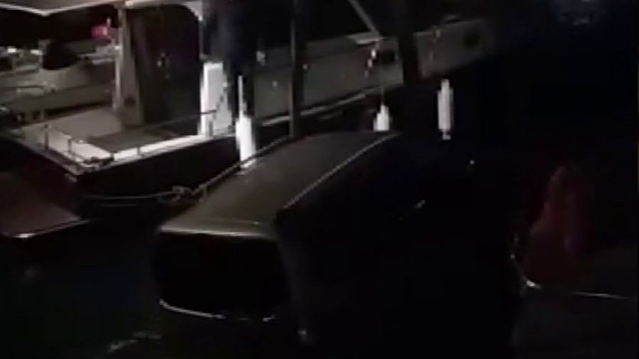 Şile'de otomobil denize düştü