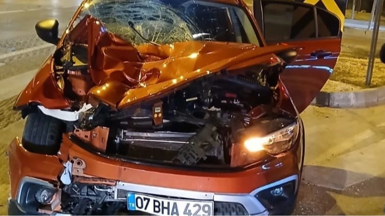 Silifke'de otomobil yayalara çarptı: 2 ölü