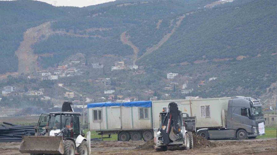 ��rnak a�iretleri deprem b�lgesinde seferber oldu
