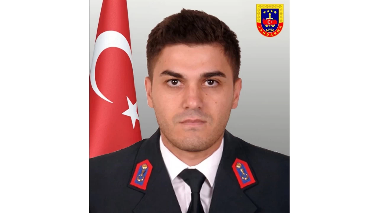 Sivas'a şehit ateşi düştü, baba ocağına Türk bayrağı asıldı