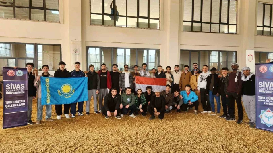 Sivas'taki uluslararas� �niversite ��rencileri, T�rk D�nyas� Gen�lik Kamp�'nda bir araya geldi