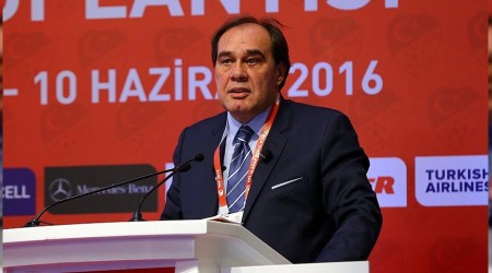 Demirören istifa etti