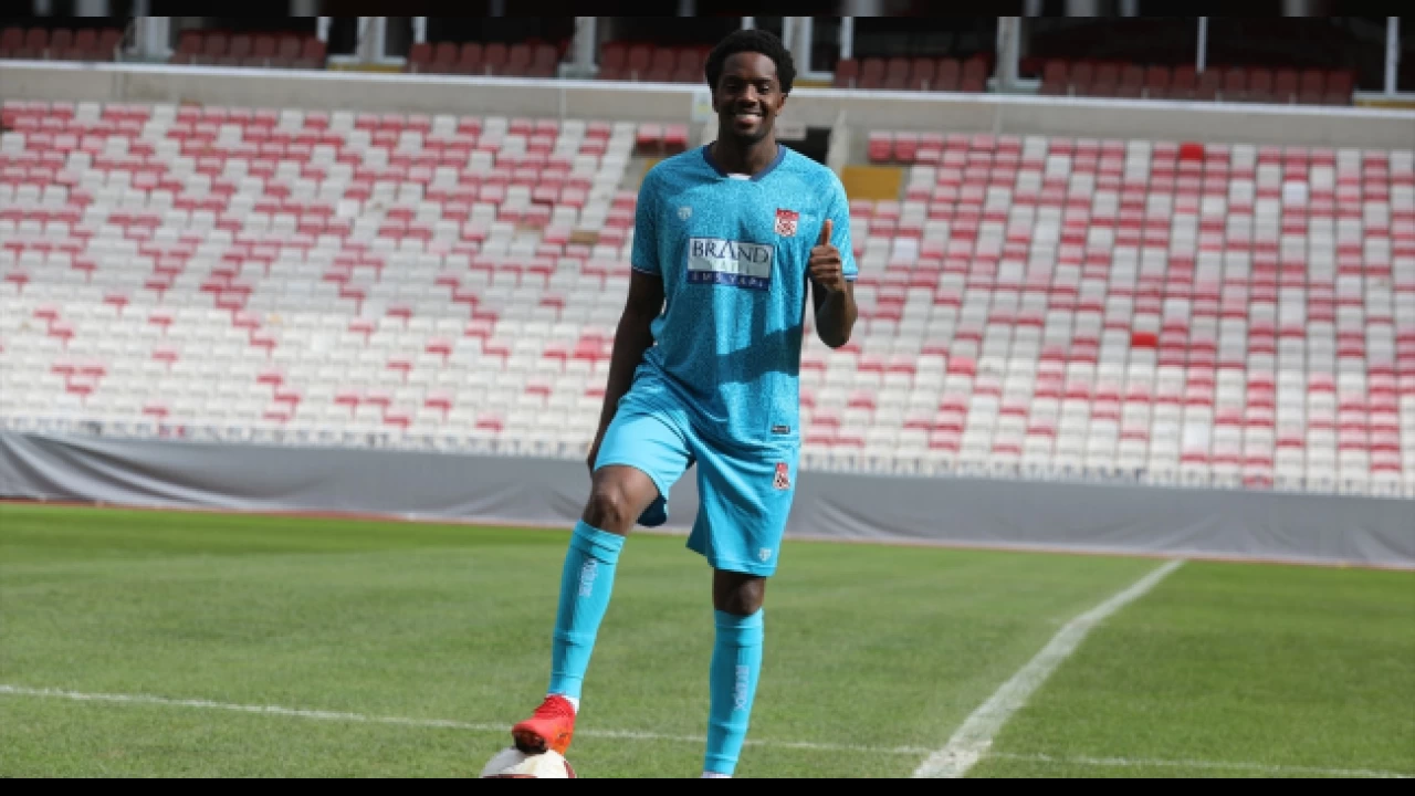Sol kanat Menig, Sivasspor'da