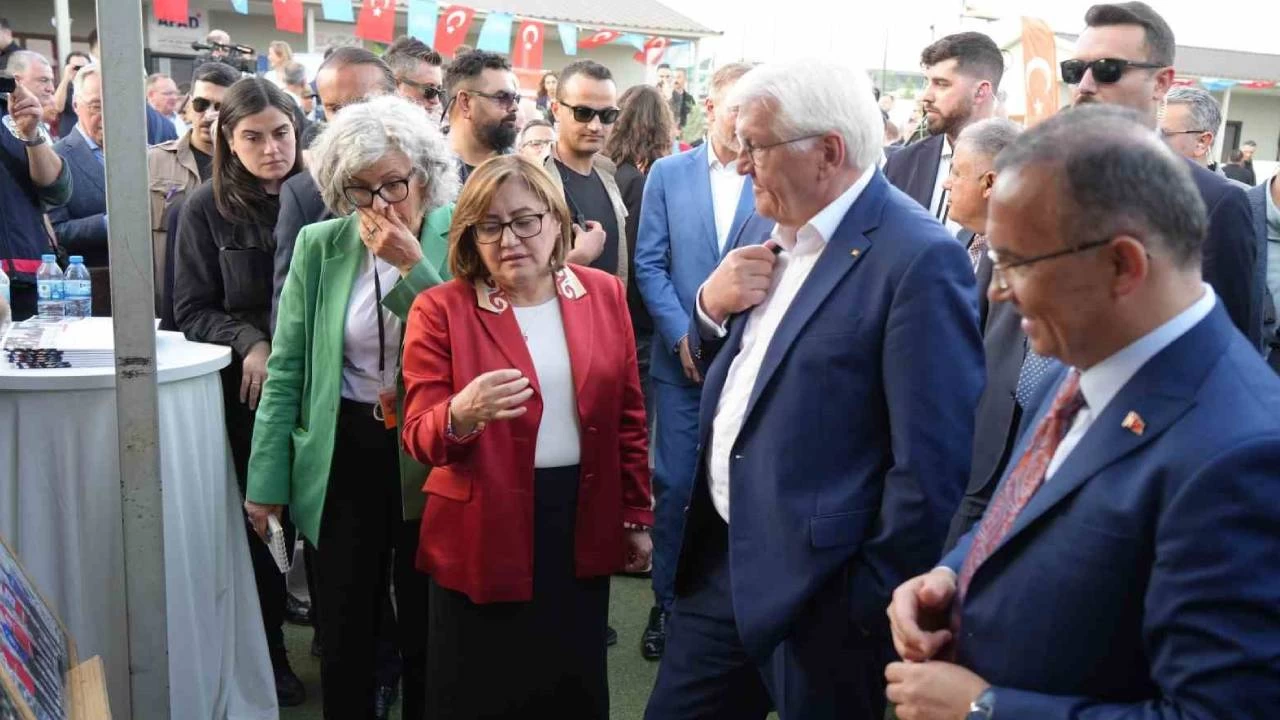 Steinmeier, Gaziantep'te depremzedelerle bir araya geldi