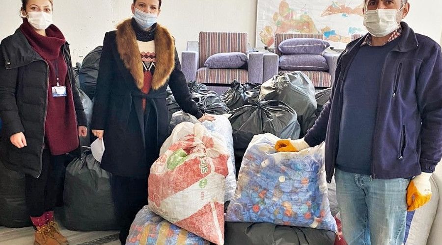 S�leymanpa�a'da 1 bu�uk ton plastik kapak topland�