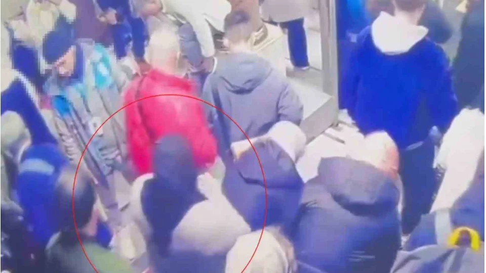 Sultanahmet'te 2 kad�na su��st� kamerada