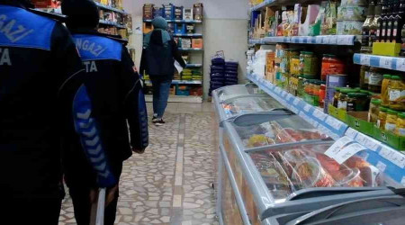 Sultangazi'de zabıtadan marketlerde yağ denetimi