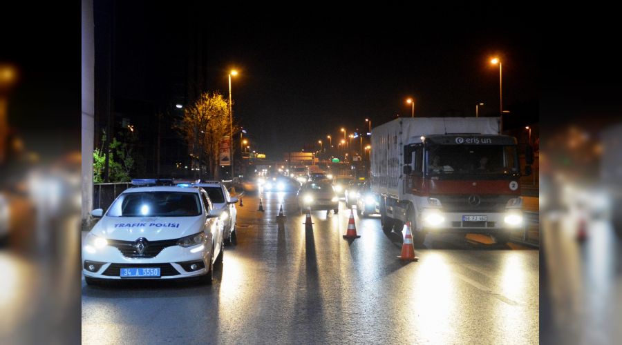 Tam Kapanmann ilk gecesinde E-5'te srclere ynelik uygulama gerekletirdi