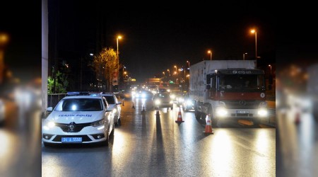 Tam Kapanmanın ilk gecesinde E-5'te sürücülere yönelik uygulama gerçekleştirdi