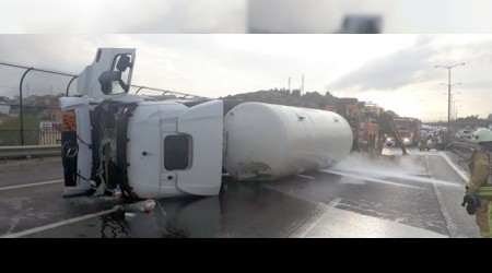 Tanker devrildi trafik felç oldu