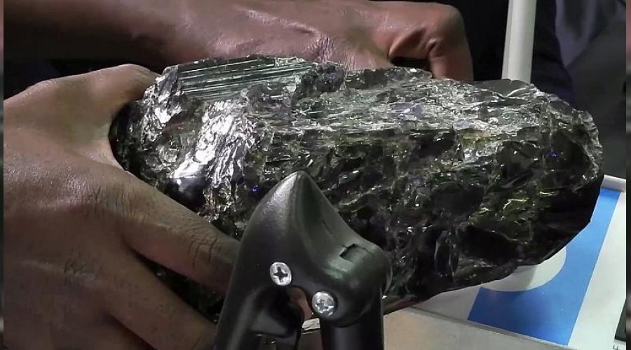 Tanzanya'da madenci 6 kiloluk tanzanit ta buldu