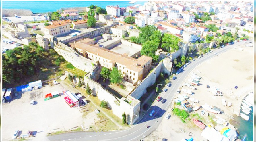 Tarih� cezaevine ziyaret�i akt�