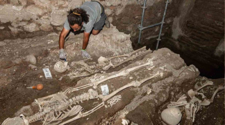 Tarihi İznik surlarında 'mezarlık' gizemi