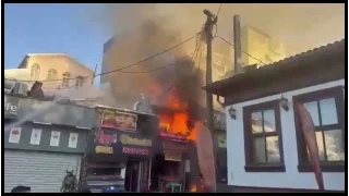 Tarihi semtte kan yangn sndrld: 5 i yeri zarar grd