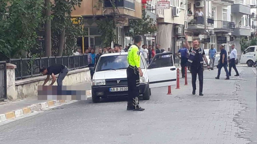 Tartıştığı kişiyi öldürüp, emniyetin önünde intihar etti