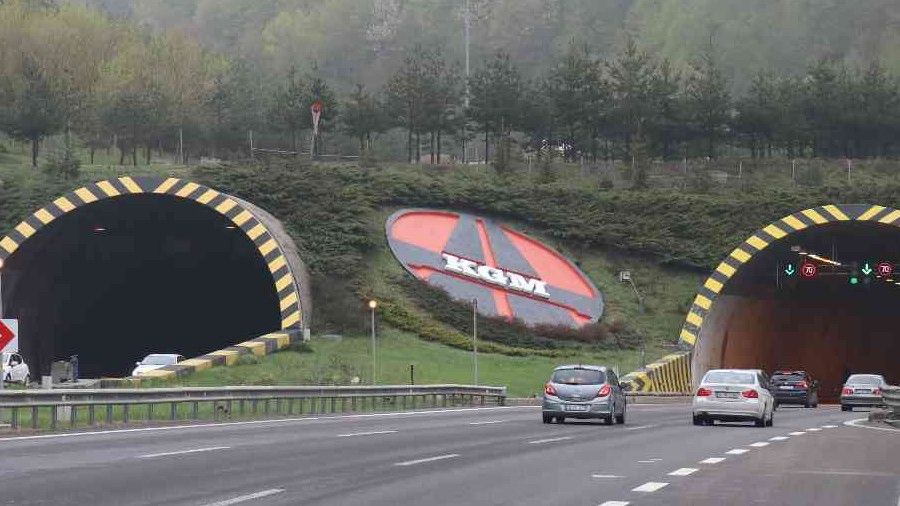 Tatilcilerin bayram d�n�� yolculu�u ba�lad�