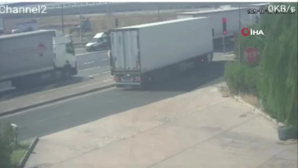 Tekirda�'da k�rm�z� ���kta bekleyen t�ra �arpt�