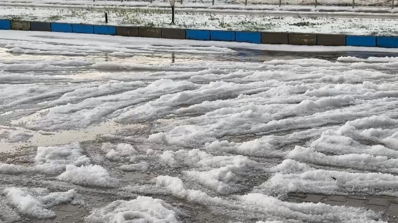 Tekirda�'da ya�an dolu ile tar�m arazileri beyaza b�r�nd�