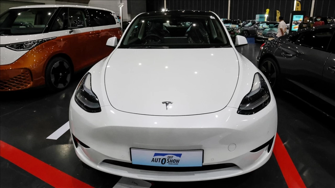  Tesla yine ara�lar�n� geri �a��rd�