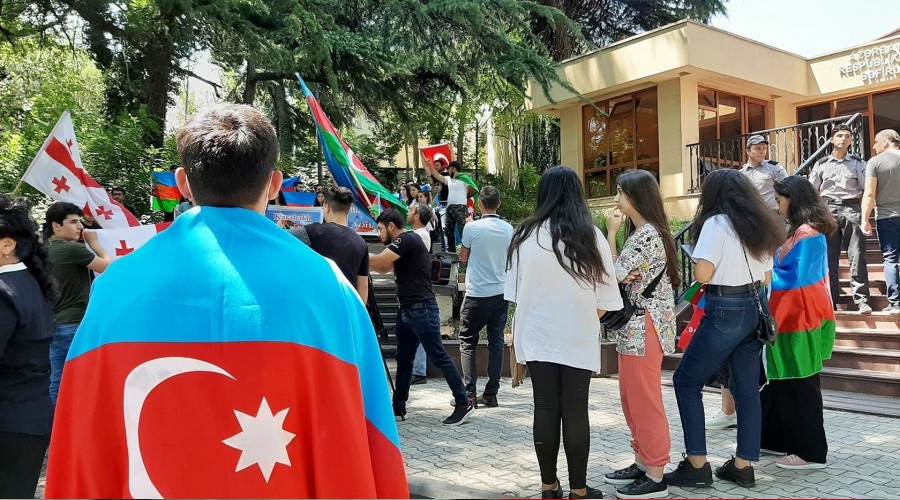 Tiflis'te Ermenistan protesto edildi