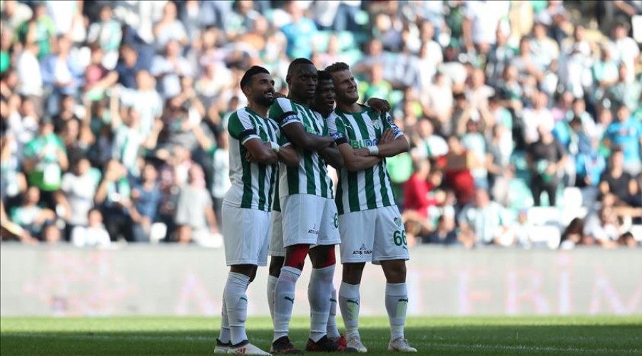 Timsah galibiyetle tanıştı