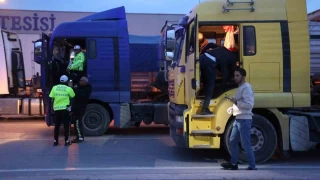 Tırlar, polisten 30 kilometre kaçtı