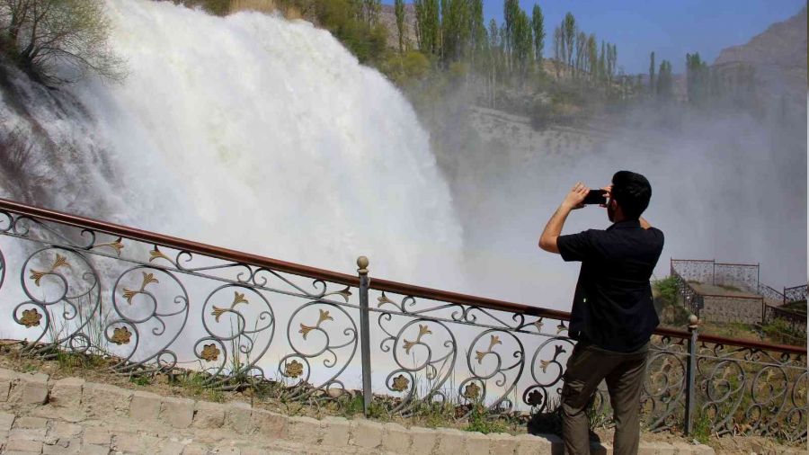 Tortum �elalesi ziyaret�ilerini a��rl�yor