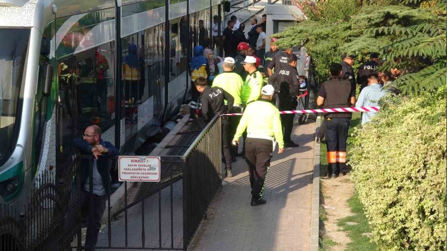 Tramvayn nne den kadn hayatn kaybetti