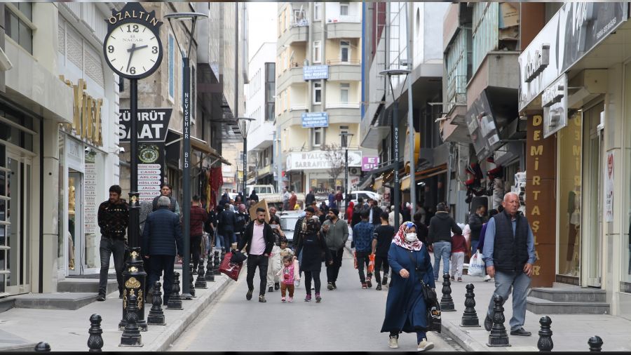 Tüketici güven endeksi maaş artışları ve bayram etkisiyle yükseldi