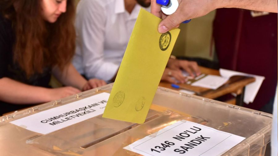 T�rk milleti sand�kta mesaj�n� verdi