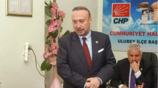  Tutuklanmas�n�n ard�ndan g�revinden uzakla�t�r�lan U�ak Belediye Ba�kan� �zkan Yal�m Cumhuriyet Halk Partisi'nden (CHP) ihra� edildi
