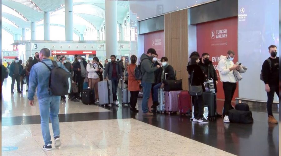 U�u�lar� iptal olan yolcular bekliyor