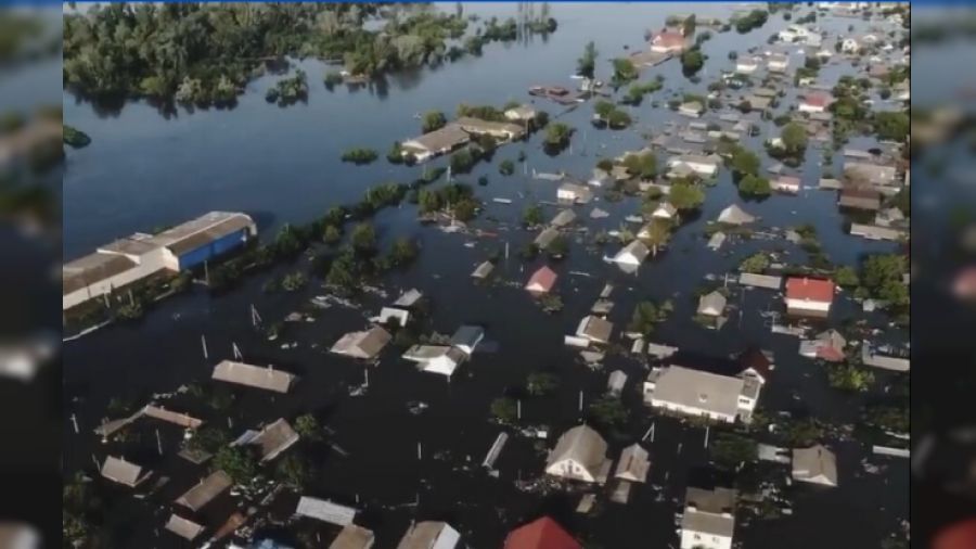 Ukrayna'da y�k�lan baraj may�n tehlikesi olu�turdu
