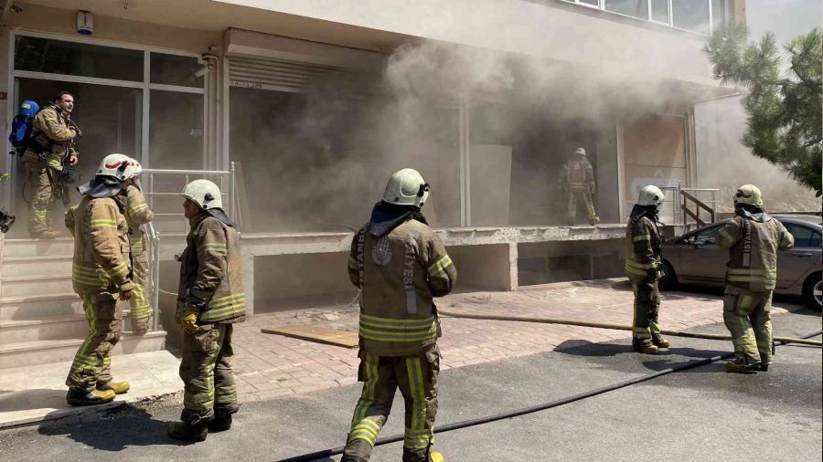 Ümraniye'de mobilya atölyesinde korkutan yangın
