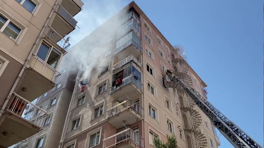 Üsküdar'da apartmanda doğalgaz patladı