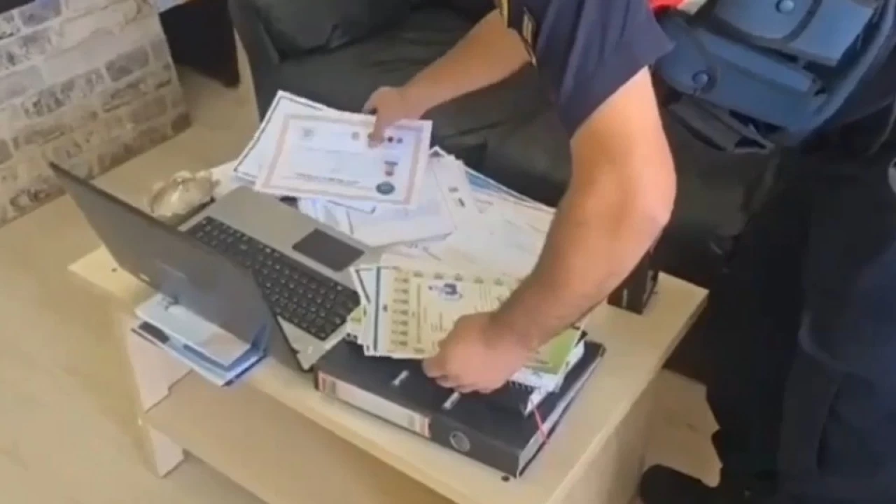 Ustalktan kalfala, ehliyetten SRC'ye sahte belge hazrlamlar