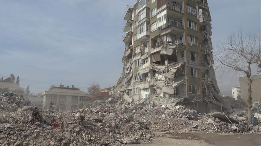 Uzmanlar enkazlardan kalkan toz iin uyaryor
