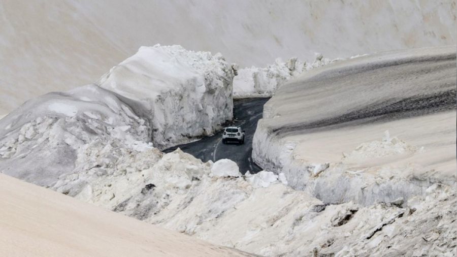 Van-Bahçesaray yolu ulaşıma kapatıldı