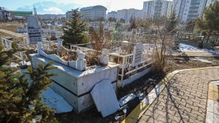 Van'da mezarlığa saldırı: Onlarca mezar tahrip edildi