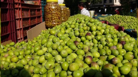 Yamurun ardndan tezgahlar zeytin doldu