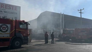 Yal�t�m malzemesi bulunan depoda yang�n pani�i