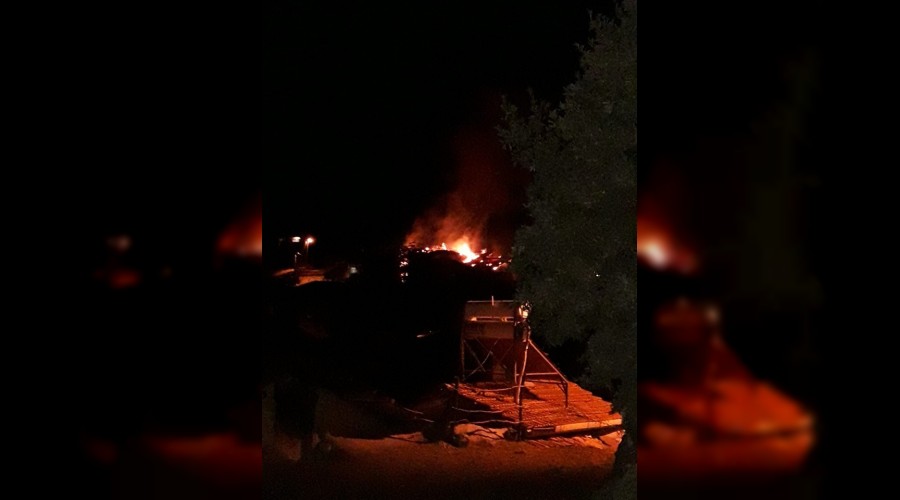 Yangından kaçarken merdivenden düştü