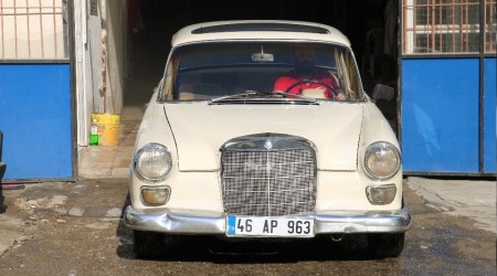 Yarım asırlık otomobile gözleri gibi bakıyorlar