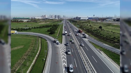 Yasak öncesi uzun araç kuyrukları oluştu