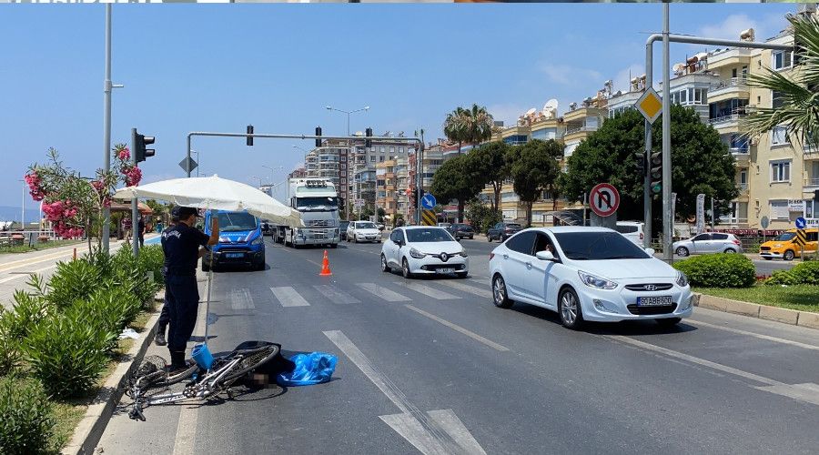 Yaya ge�idinde hafif ticari arac�n �arpt��� bisikletli gen� k�z �ld�