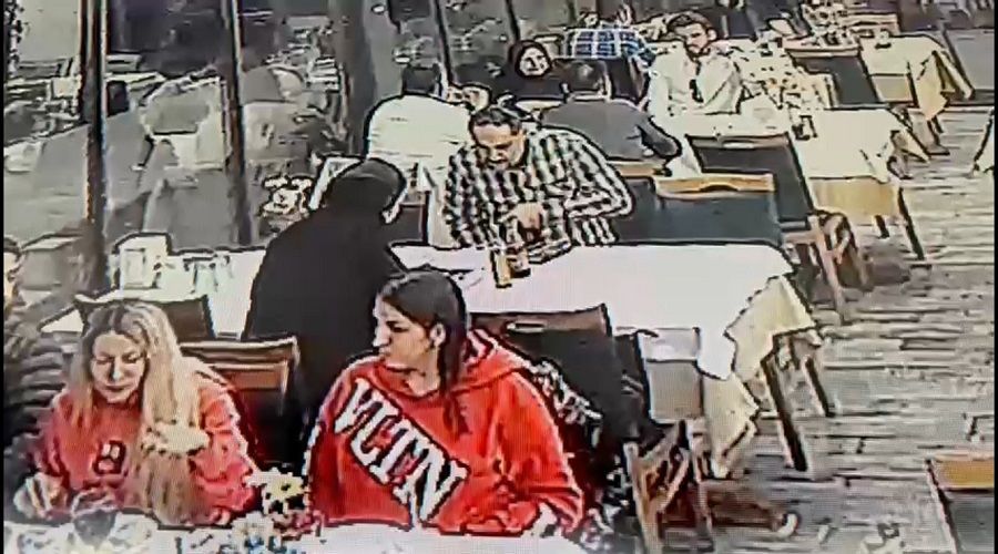 Yemek yerken 27 bin 400 liras� �al�nd�